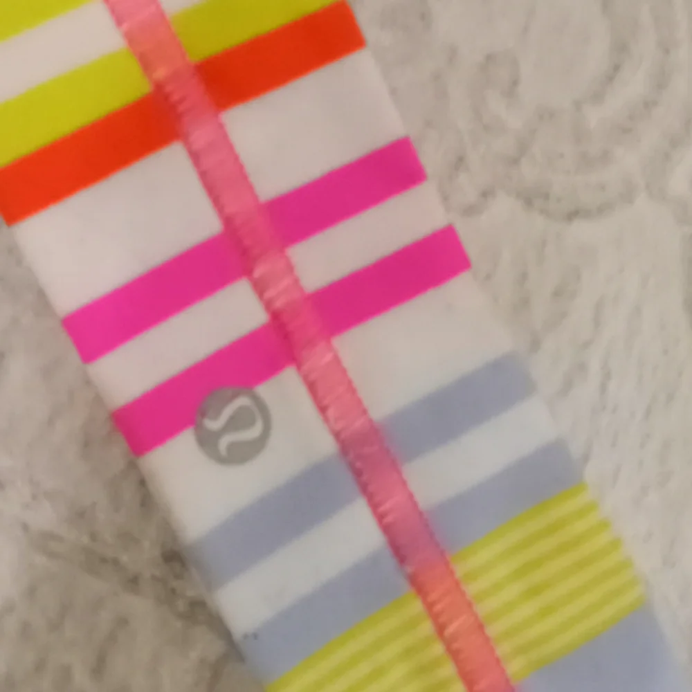 Lululemon Fly Away groovy striped headband